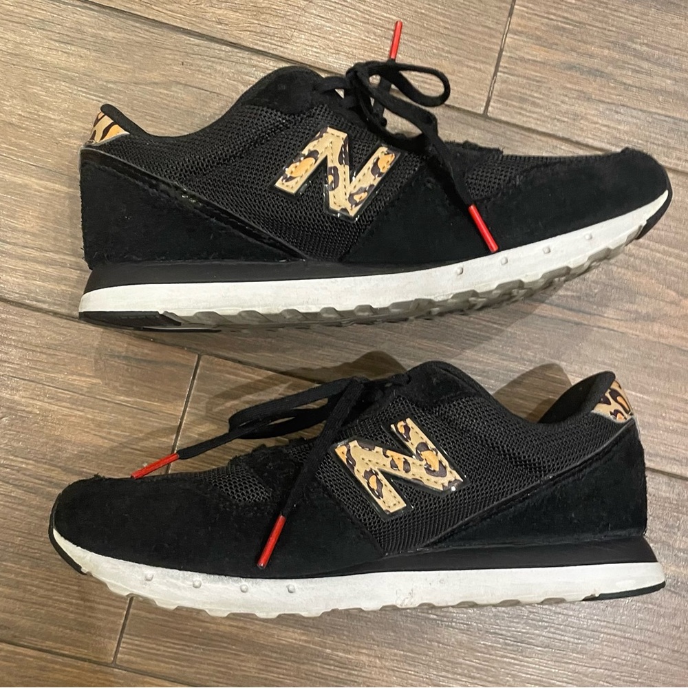 New Balance black sneakers with leopard details - size 7